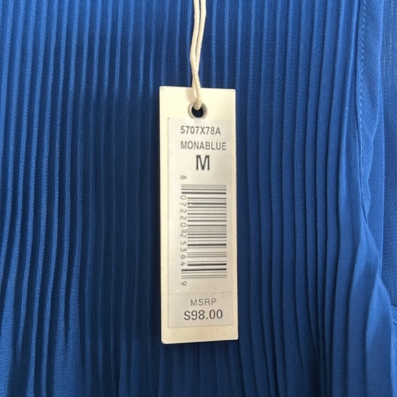 Never Worn Tank Top - Picture 6 of 6